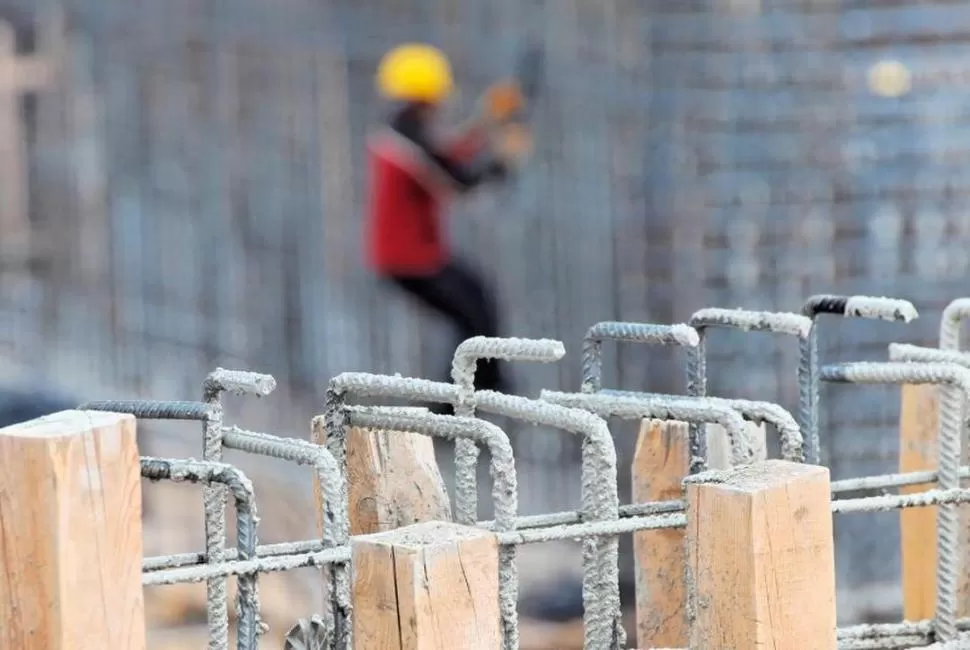 REACTIVACIÓN. El Gobierno busca paliar el enorme déficit habitacional que aún persiste en la Argentina. telam 