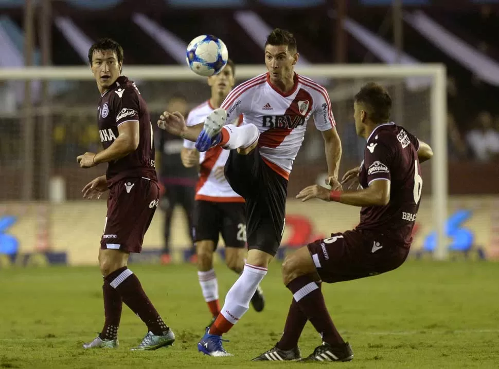 River reaccionó en el segundo tiempo y venció a Lanús