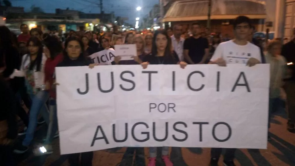 MARCHA EN LULES. El asesino habría intentado escapar a los tiros. LA GACETA