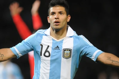 “Milangas” gratis si hace un gol el Kun Agüero