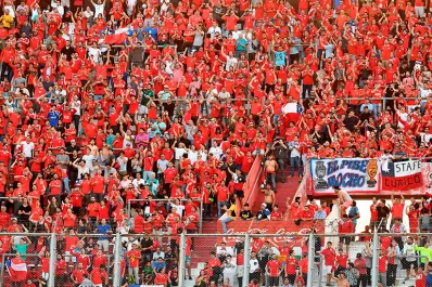 El que no salta es un traidor, gritaron los argentinos durante el himno chileno