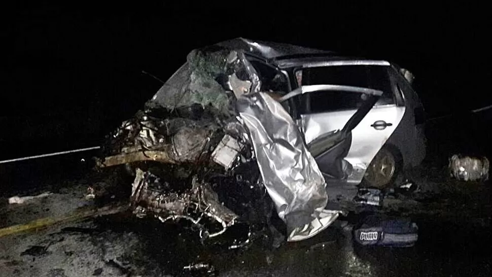 IMPACTANTE. Así quedaron los autos por el fuerte impacto. FOTO TOMADA DE FACEBOOK.COM/BAJOLALUPAOFICIAL