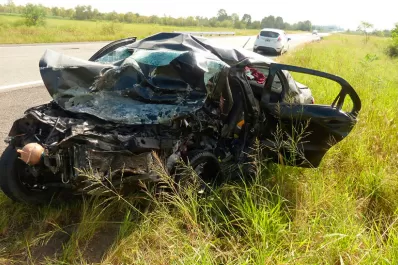 Confirman que permanece estable el único sobreviviente del choque en León Rougés