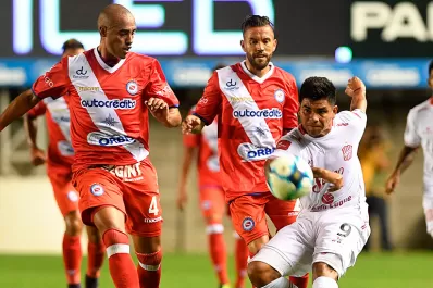 San Martín mereció mejor suerte pero perdió en La Paternal