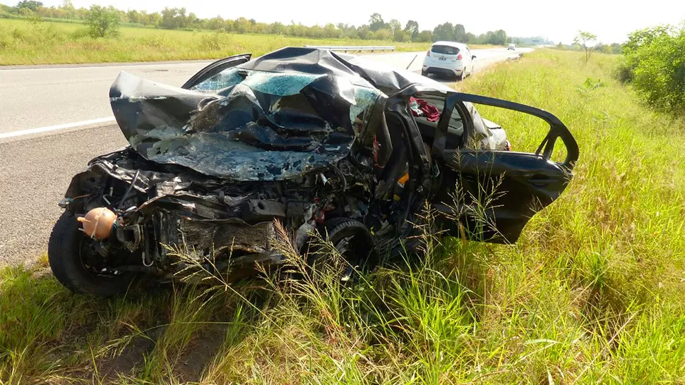 Confirman que permanece estable el único sobreviviente del choque en León Rougés