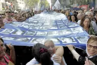 Una multitud clamó “Nunca Más” y criticó a Macri