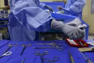 Buscan a un médico por la muerte de una mujer