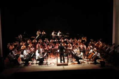 La banda sinfónica, bien festiva con las polcas y valses