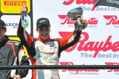 Un debut con podio en la Fórmula Renault Plus