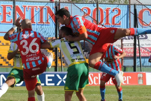 Aldosivi superó sobre la hora a Arsenal en Mar del Plata