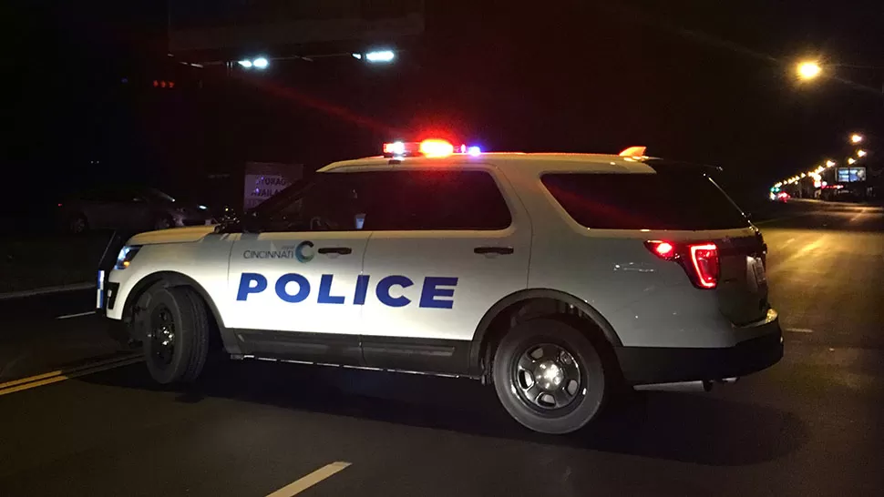 La policía local bloquea el acceso al lugar del hecho. FOTO DE REUTERS. 