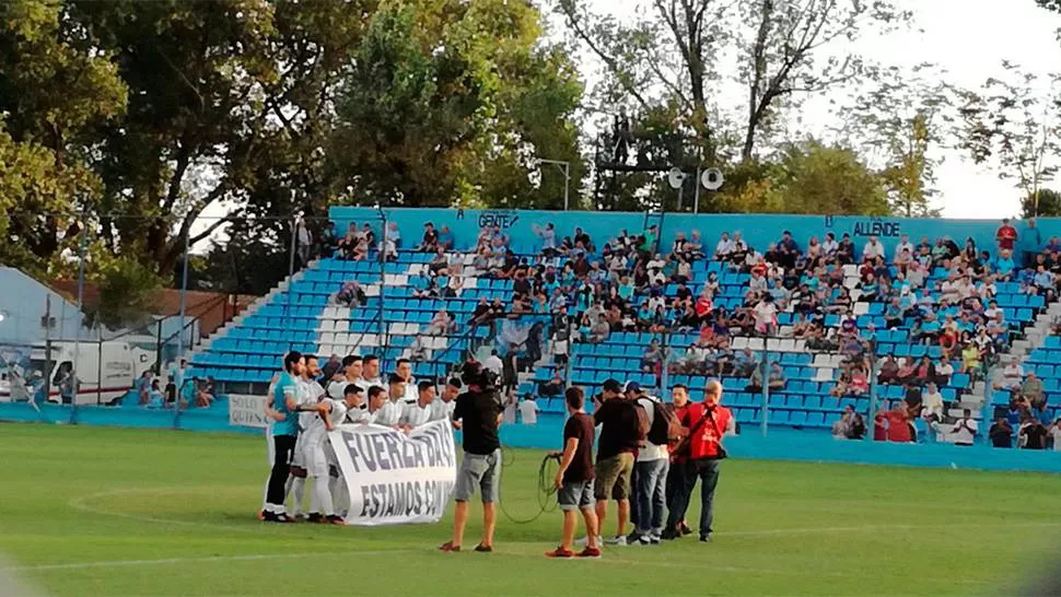 ESTAMOS CON VOS. El mensaje de apoyo para Ballini. (FOTO TOMADA DE TWITTER)