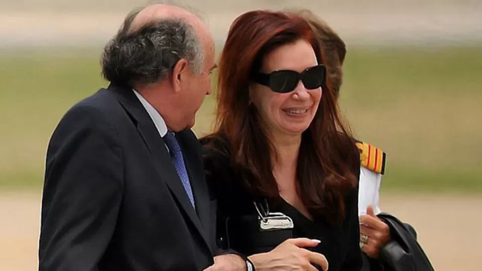 OSCAR PARRILLI Y CRISTINA FERNÁNDEZ. FOTO TOMADA DE DIARIOUNO.COM.AR