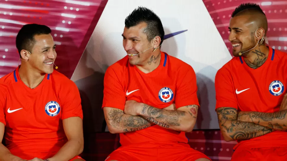 ALEXIS SÁNCHEZ, GARY MEDEL Y ARTURO VIDAL. En el ojo de la tormenta (ARCHIVO)