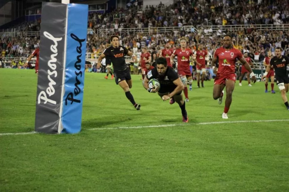 PROFUNDO. Jerónimo de la Fuente estuvo inspirado e hizo doblete en el ingoal. foto de @rugbych