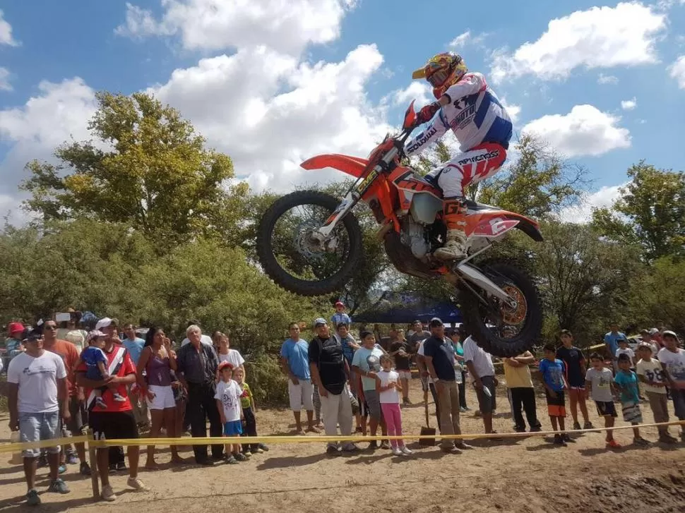 SALTO. Giampietri, además de velocidad, dio show cada vez que tuvo oportunidad. Foto de Gastón Sotomayor