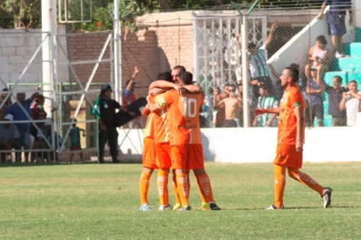 San Jorge cayó en San Juan 2-1, pero sigue arriba en su grupo