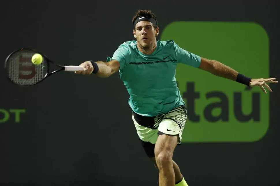 A DAR EL GOLPE. Del Potro se cruza hoy ante Federer, que llega en alza. reuters