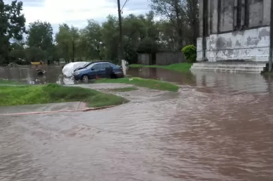 Hay decenas de evacuados en el sur tucumano y la mayoría de los caminos quedaron destruidos