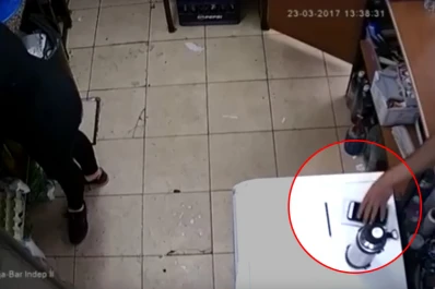 Video: fue a una entrevista de trabajo y se robó un celular