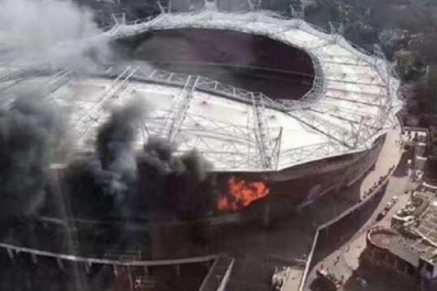 Video: se incendió el estadio de Shangai Shenhua de China, donde juega Tevez