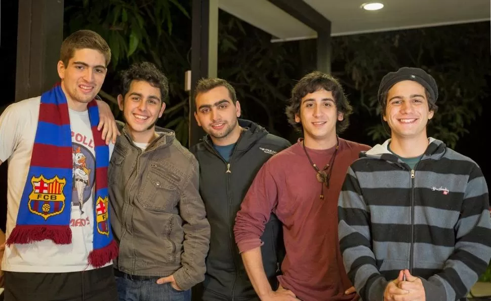 VAN CRECIENDO. Los cinco son estudiantes universitarios, pero afirman que la dedicación a la música es plena.  
