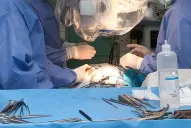 Se entregó el médico peruano acusado de la muerte de una mujer