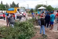 Damnificados de La Invernada cortaron la ruta 38: están sin luz ni agua hace 48 horas