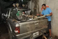 Contactó por Facebook al docente de la camioneta enterrada para ayudarlo a restaurarla