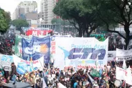 Las dos CTA marchan a Plaza de Mayo en contra del ajuste