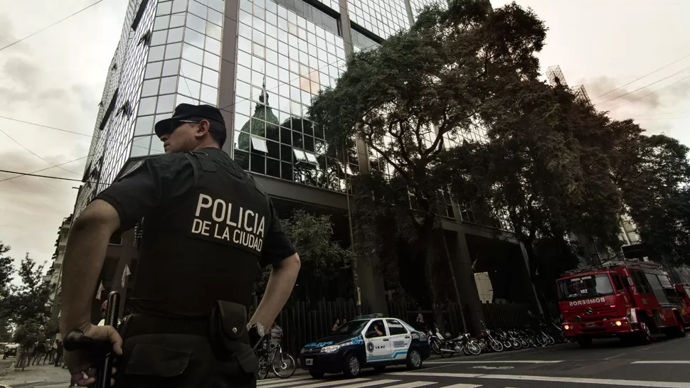 BAJO CONTROL. Bomberos de la Ciudad confirmaron que las llamas fueron controladas. TÉLAM