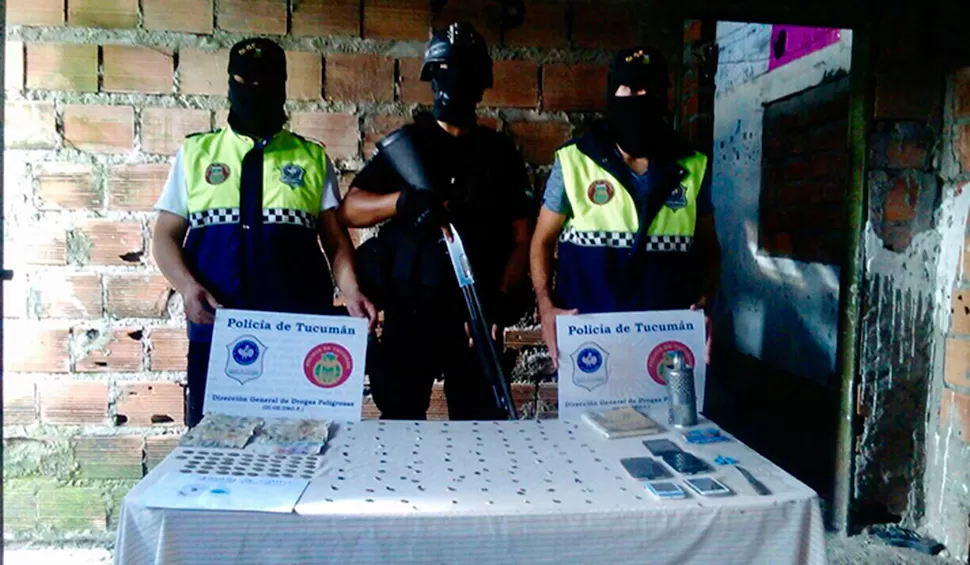 Durante el operativo se encontró más de 150 dosis de cocaína.