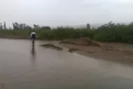 Video: el agua cruzó sobre la ruta 38 en Huasa Pampa Sur