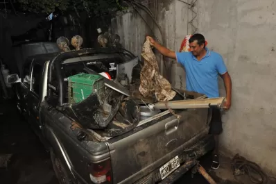 Ofrecen ayuda para salvar  la camioneta del maestro