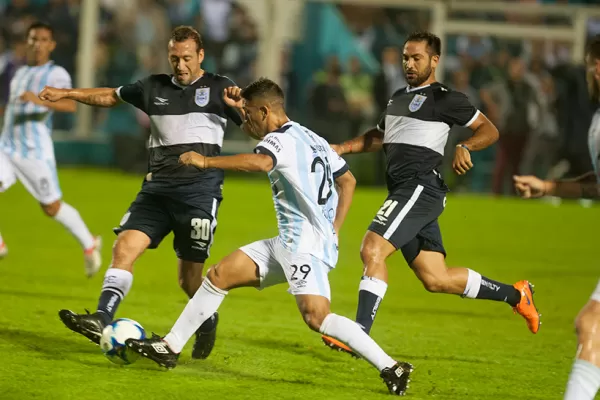 Atlético perdió con Gimnasia y se aleja de la pelea
