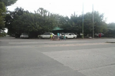 Mal uso de la calle en Francisco de Aguirre y 25 de Mayo