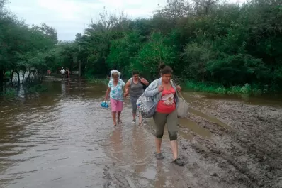 La Madrid bajo el agua: desbordó el río Marapa y más de 100 personas tuvieron que autoevacuarse