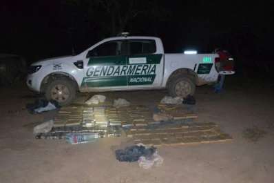 Gendarmería secuestró 180 kilos de marihuana que fueron abandonados en un monte de Santiago del Estero