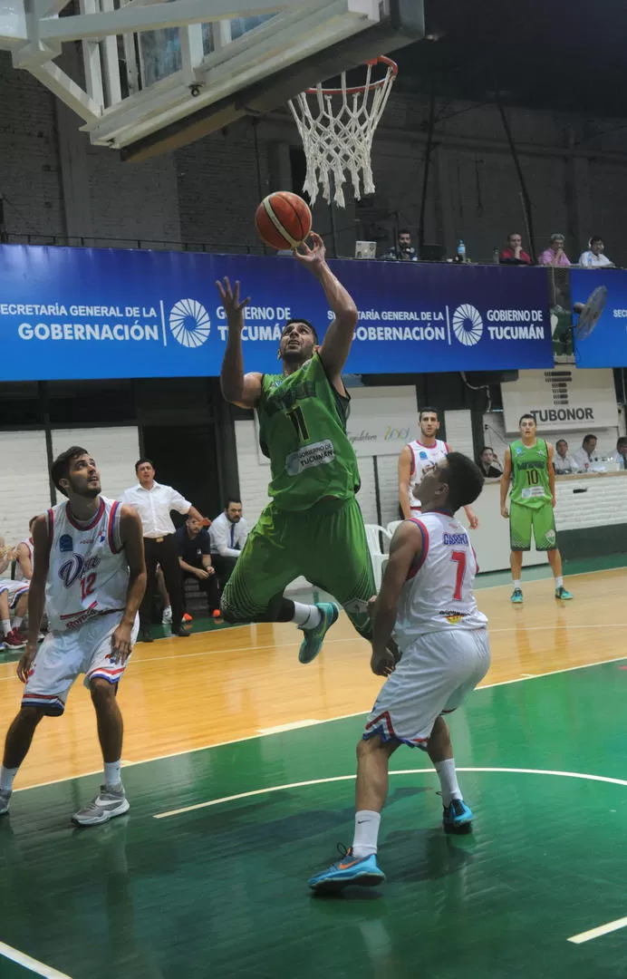 GRAN DESAFÍO. Los jugadores de Mitre tienen en la mira a San Isidro. la gaceta / foto de antonio ferroni
