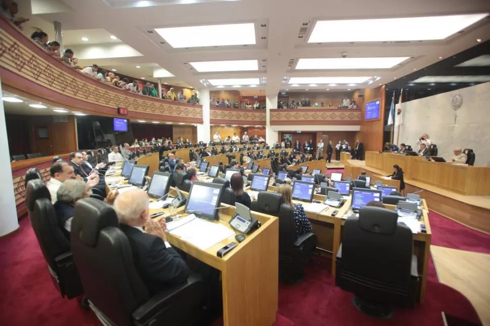 CONVOCATORIA DE URGENCIA. Ayer hubo 43 legisladores (de los 48 en funciones en el recinto). El debate, iniciado a las 15, fue convocado tres horas antes. Foto de PRENSA LEGISLATURA