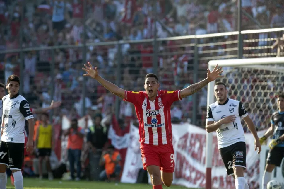 VOLVER A FESTEJAR. Quiroga, tras superar la lesión, espera volver a convertir, LA GACETA / FOTO DE DIEGO ARÁOZ