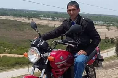 Permuta su moto por mercadería para ayudar a los inundados del sur de la provincia