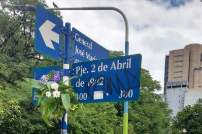 Una de cal y otra de arena, para los héroes de Malvinas