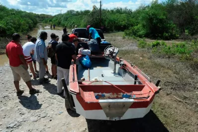 En Niogasta hay 20 familias aisladas por el desborde del Medina