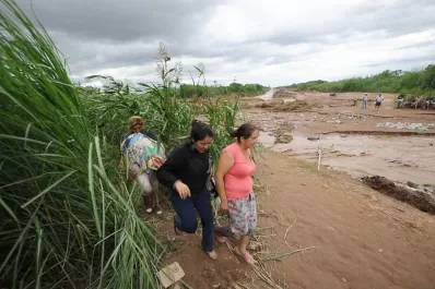 Caminan kilómetros hasta La Cocha en busca de alimentos