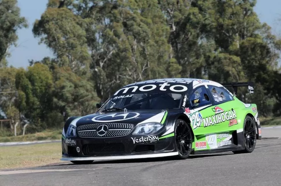 EL COCHE. Peter Olaz maneja este Mercedes Benz, del DM Team. El yerbabuenense se ubica 7° en el campeonato. Top Race Oficial  