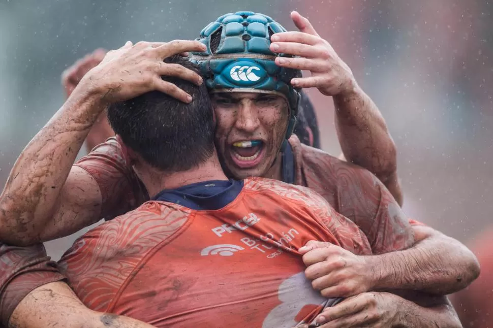 CON EL ALMA Y EL CORAZÓN. La imagen final de Luciano Casañas refleja como jugó Tucumán el partido que le ganó a Buenos Aires. Hoy el rival será Mar del Plata. prensa uar