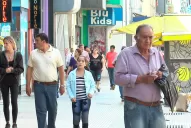 Video: la actividad en el centro lleva el ritmo de un sábado debido al paro