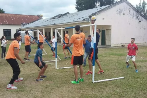 Antes de jugar, Monteros Voley “mimó” a la gente
