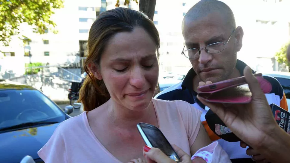 LA PAREJA ACUSADA. Madre y padrastro de Flor. FOTO TOMADA DE RADIOMITRE.COM